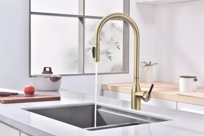 Смеситель UNIVERSAL с подключением к фильтру для воды с вытяжным шлангом