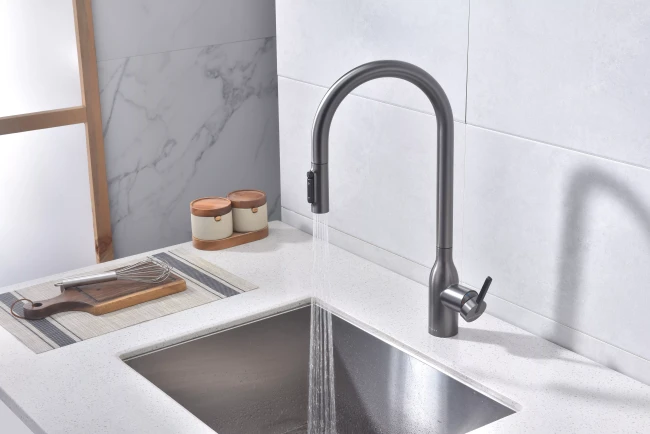 Смеситель UNIVERSAL с подключением к фильтру для воды с вытяжным шлангом