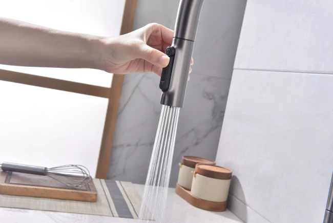 Смеситель UNIVERSAL с подключением к фильтру для воды с вытяжным шлангом