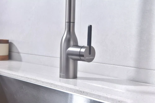 Смеситель UNIVERSAL с подключением к фильтру для воды с вытяжным шлангом Вороненая сталь GM