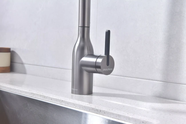 Смеситель UNIVERSAL с подключением к фильтру для воды с вытяжным шлангом