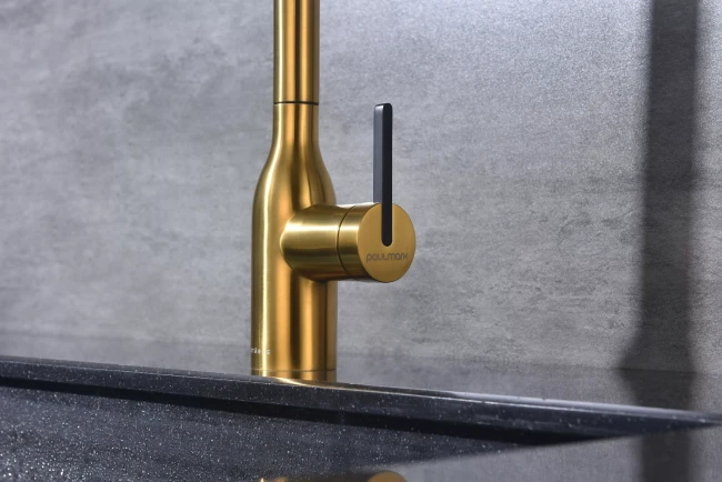 Смеситель UNIVERSAL с подключением к фильтру для воды с вытяжным шлангом