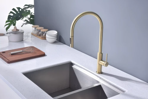 Смеситель Paulmark Senso сенсорный с режимами душ / струя светлое золото