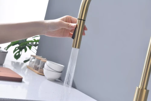 Смеситель Paulmark Senso сенсорный с режимами душ / струя светлое золото