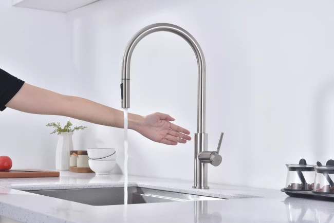 Смеситель Paulmark Senso сенсорный с режимами душ / струя