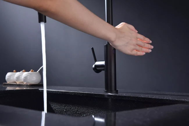 Смеситель Paulmark Senso сенсорный с режимами душ / струя