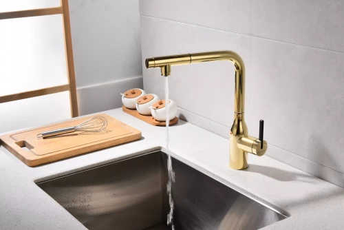 Смеситель с подключением к фильтру для воды с выдвижным изливом Paulmark Viper Золото G