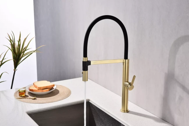 Смеситель Paulmark Leader с гибким изливом