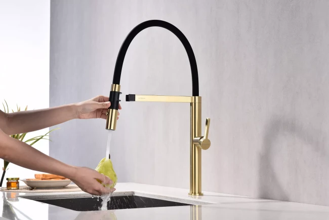 Смеситель Paulmark Leader с гибким изливом