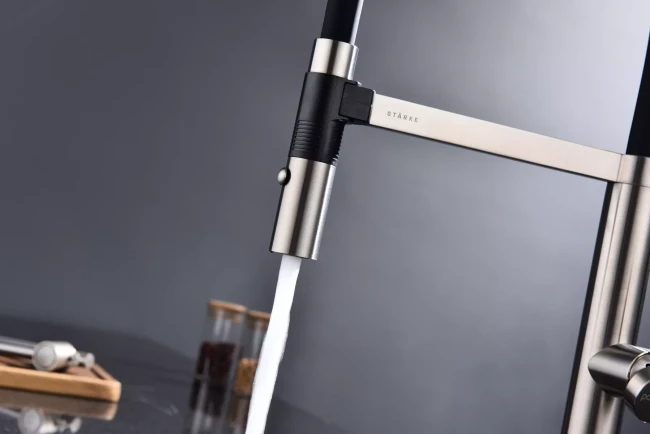 Смеситель Paulmark Leader с гибким изливом