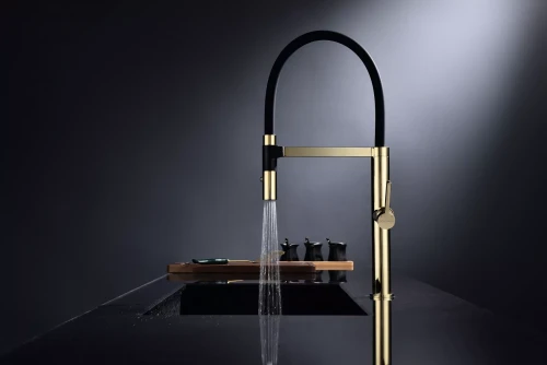 Смеситель Paulmark Leader с гибким изливом Золото G