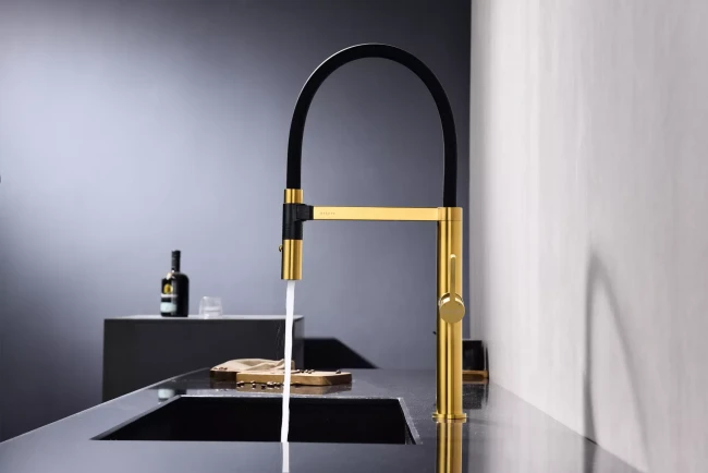 Смеситель Paulmark Leader с гибким изливом