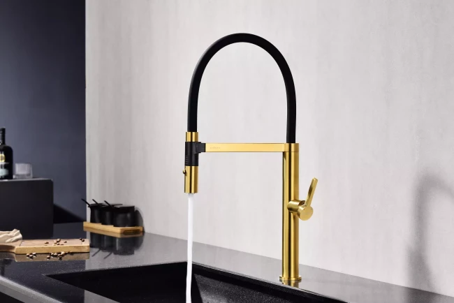 Смеситель Paulmark Leader с гибким изливом