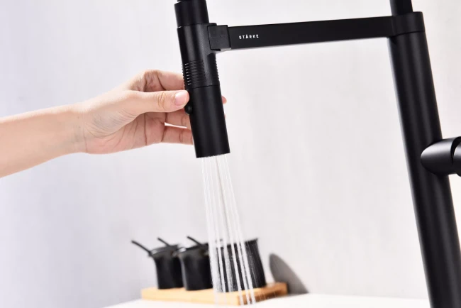 Смеситель Paulmark Leader с гибким изливом