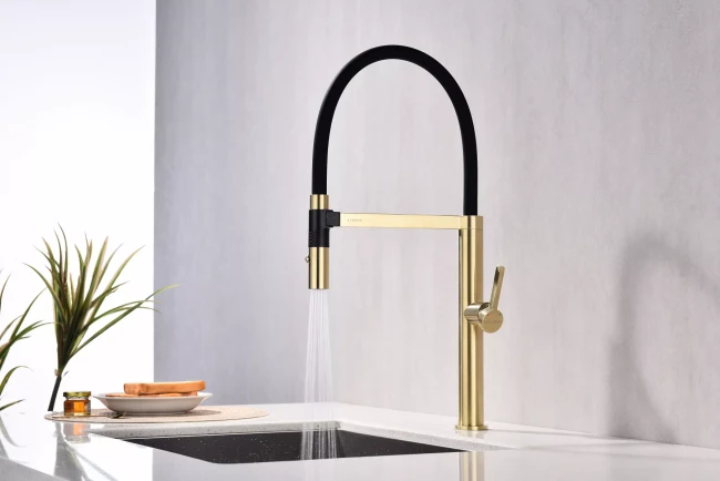 Смеситель Paulmark Leader с гибким изливом