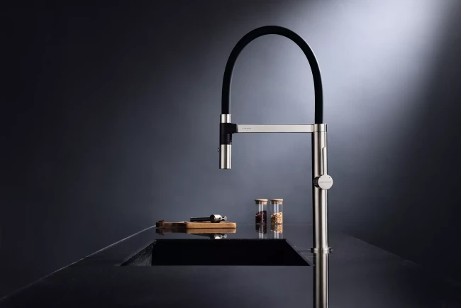 Смеситель Paulmark Leader с гибким изливом