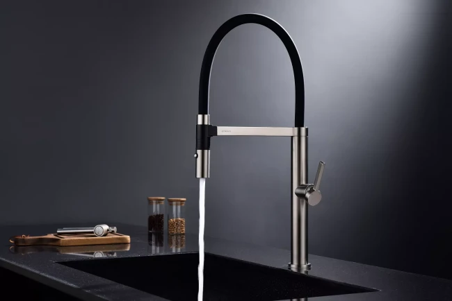 Смеситель Paulmark Leader с гибким изливом