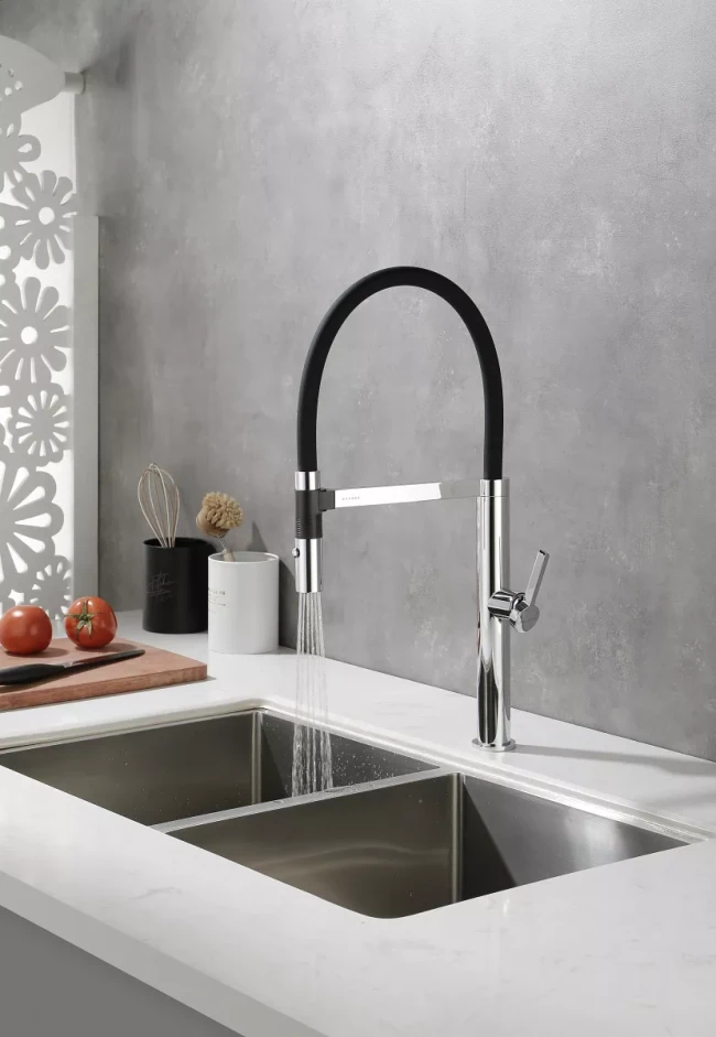 Смеситель Paulmark Leader с гибким изливом