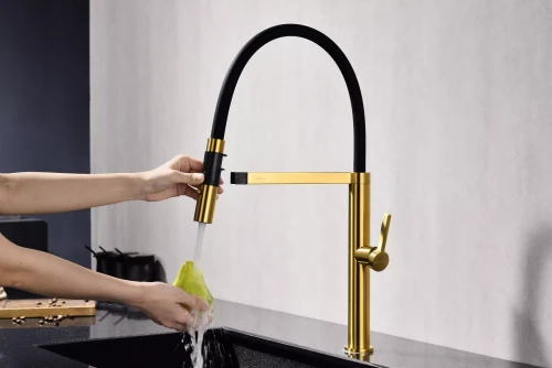 Смеситель Paulmark Leader с гибким изливом Брашированное золото BG