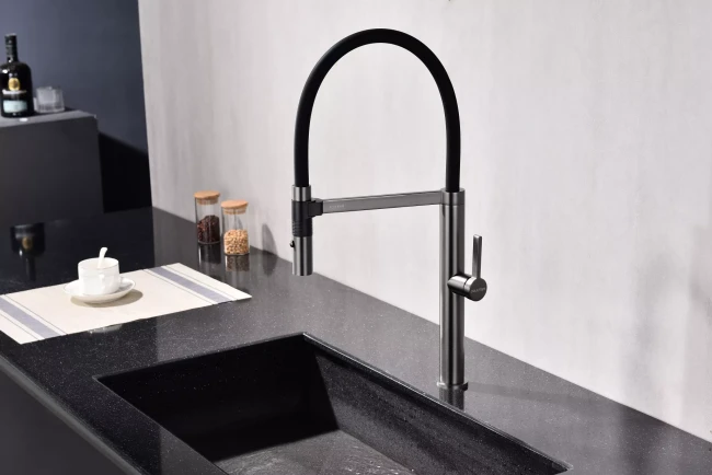 Смеситель Paulmark Leader с гибким изливом