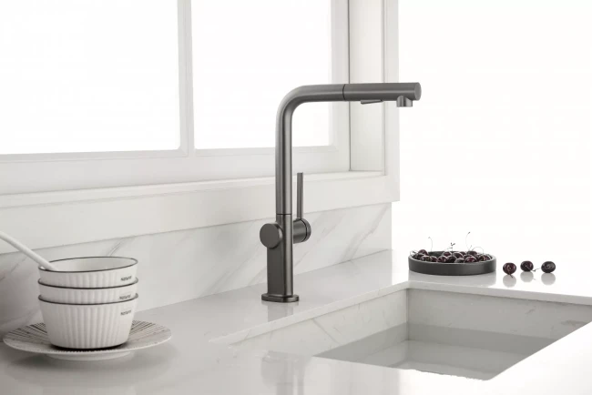 Смеситель Paulmark Neo латунный с поворотным изливом