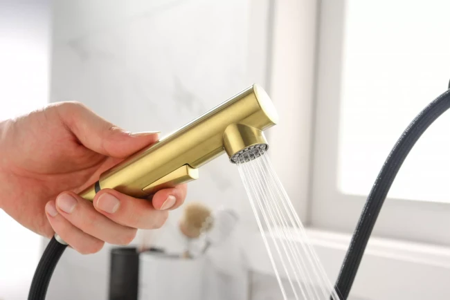 Смеситель Paulmark Neo латунный с поворотным изливом