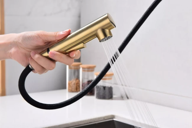 Смеситель Paulmark Neo латунный с поворотным изливом