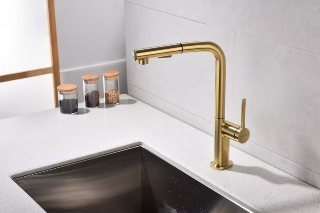 Смеситель Paulmark Neo латунный с поворотным изливом