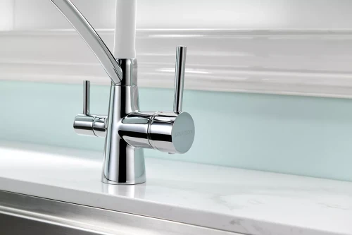 Смеситель Paulmark Siegen однорычажный с гибким шлангом Белый / хром