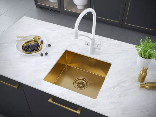 Смеситель Paulmark Siegen однорычажный с гибким шлангом Белый матовый WH