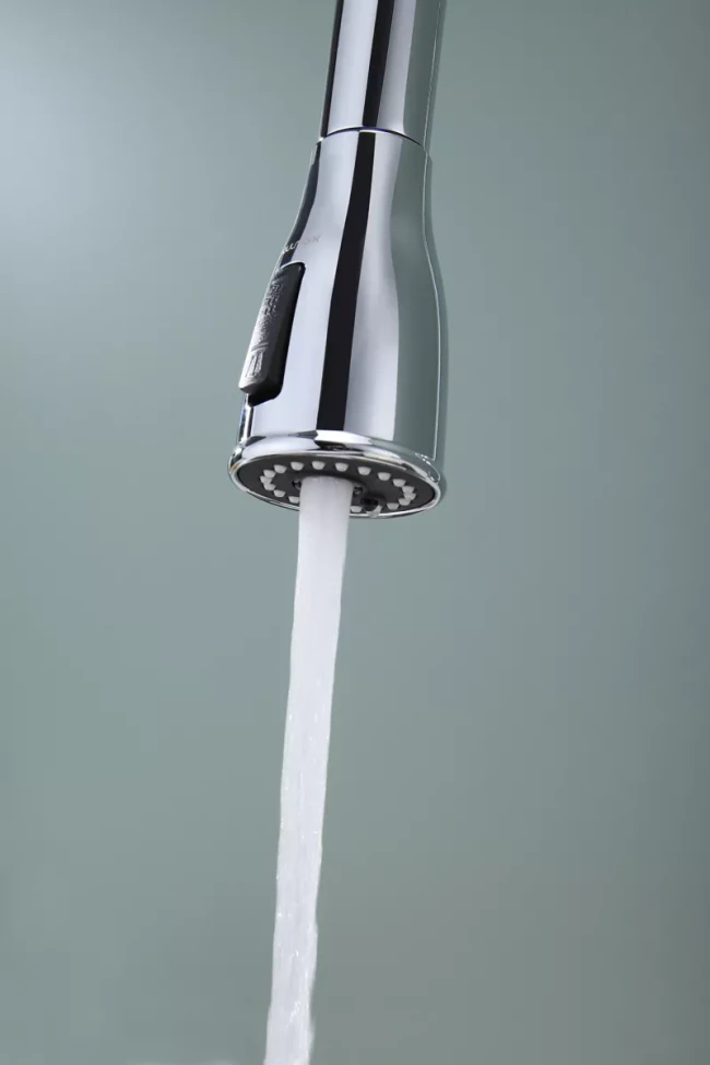 Смеситель латунный LANGE с подключением к фильтру для воды с выдвижной лейкой