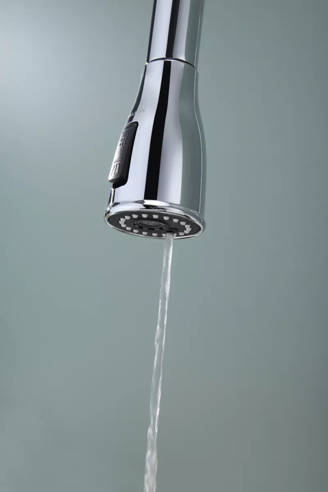 Смеситель латунный LANGE с подключением к фильтру для воды с выдвижной лейкой