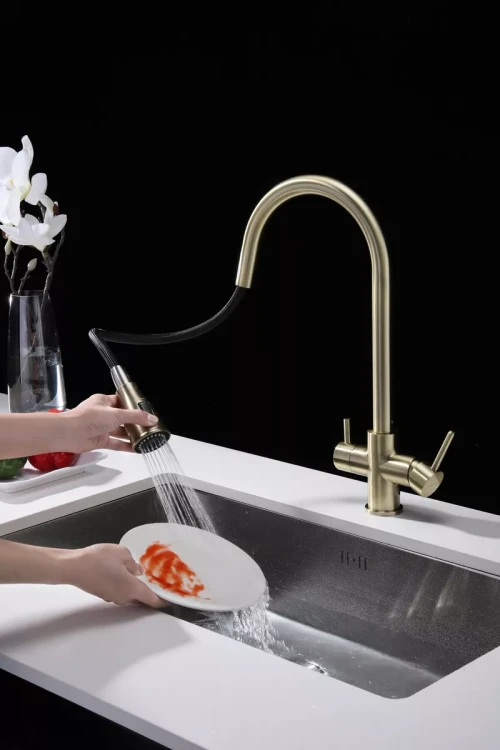 Смеситель латунный LANGE с подключением к фильтру для воды с выдвижной лейкой Бронза BR