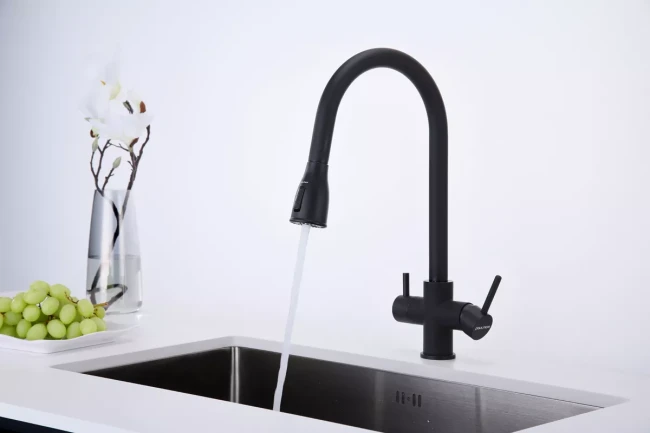 Смеситель латунный LANGE с подключением к фильтру для воды с выдвижной лейкой