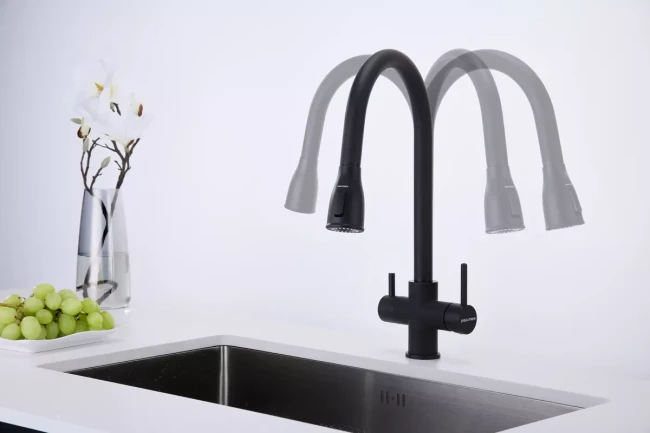 Смеситель латунный LANGE с подключением к фильтру для воды с выдвижной лейкой