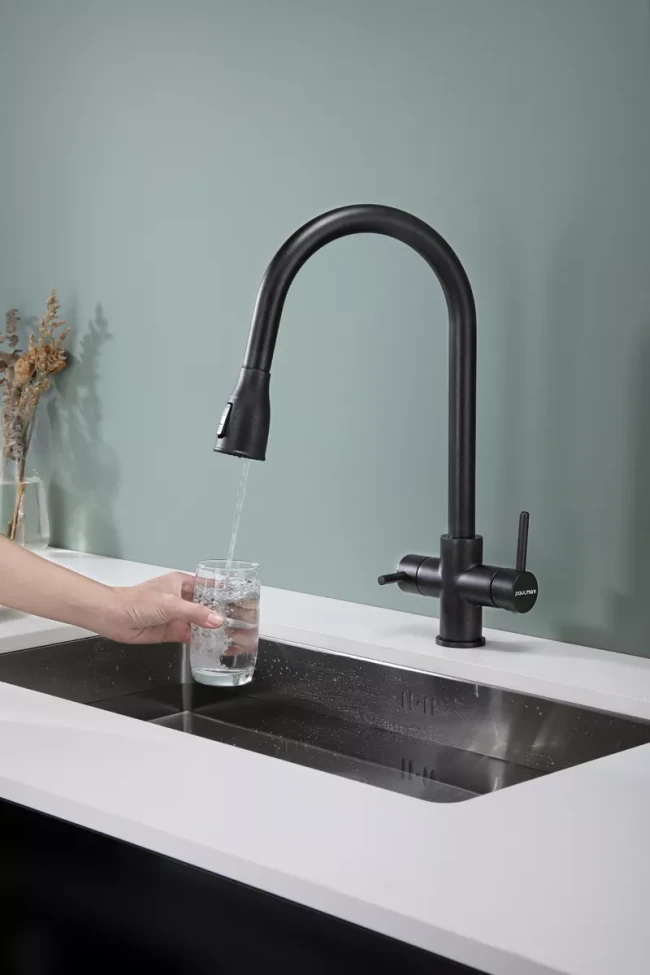 Смеситель латунный LANGE с подключением к фильтру для воды с выдвижной лейкой