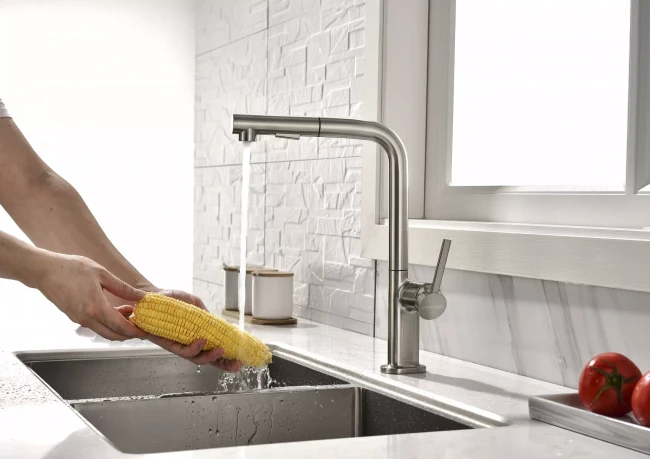 Смеситель Paulmark Neo латунный с поворотным изливом