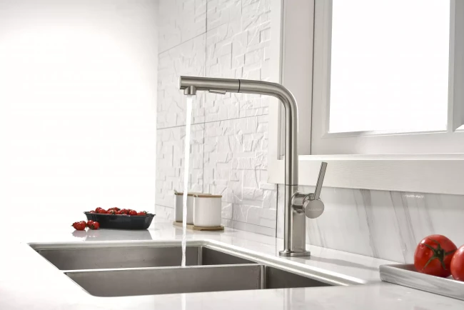 Смеситель Paulmark Neo латунный с поворотным изливом