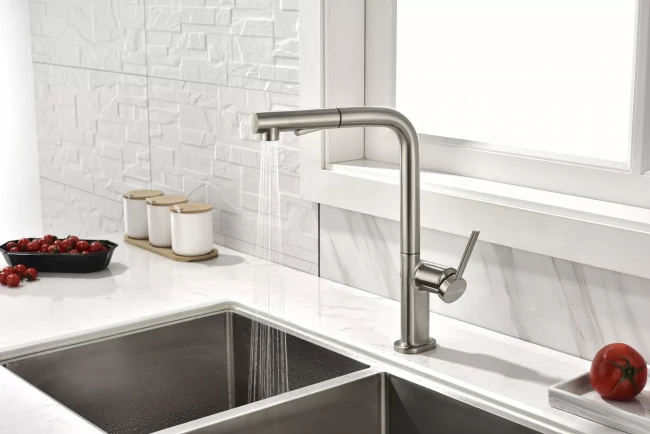 Смеситель Paulmark Neo латунный с поворотным изливом