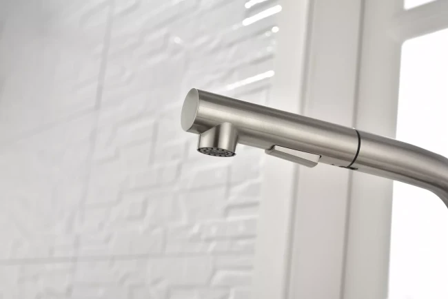 Смеситель Paulmark Neo латунный с поворотным изливом