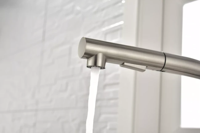 Смеситель Paulmark Neo латунный с поворотным изливом