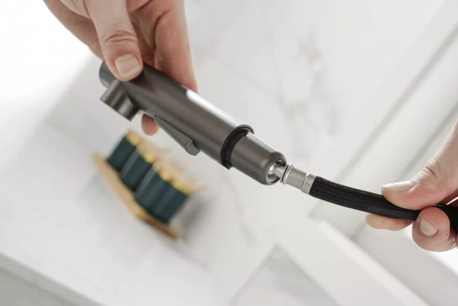 Смеситель Paulmark Neo латунный с поворотным изливом