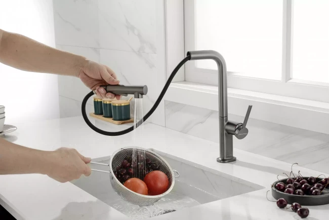 Смеситель Paulmark Neo латунный с поворотным изливом