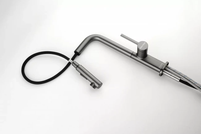 Смеситель Paulmark Neo латунный с поворотным изливом