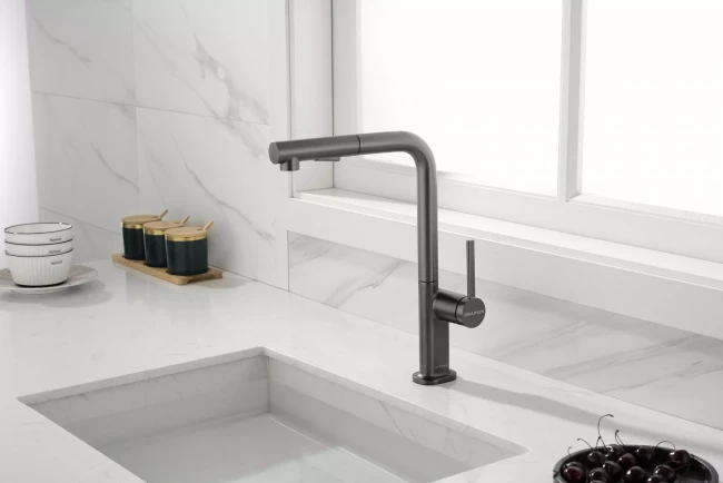 Смеситель Paulmark Neo латунный с поворотным изливом