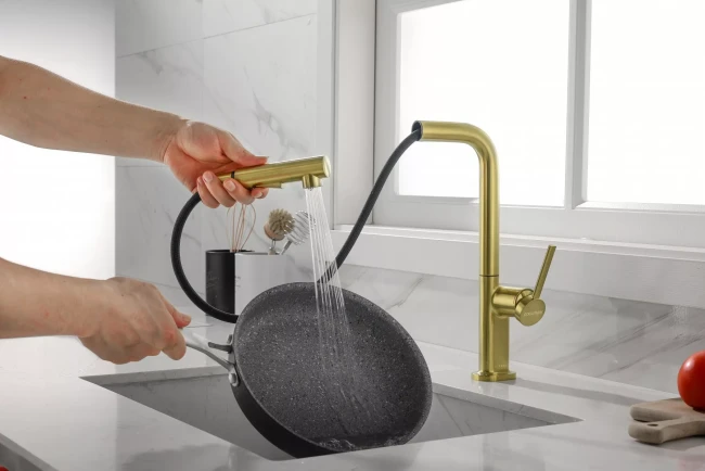 Смеситель Paulmark Neo латунный с поворотным изливом