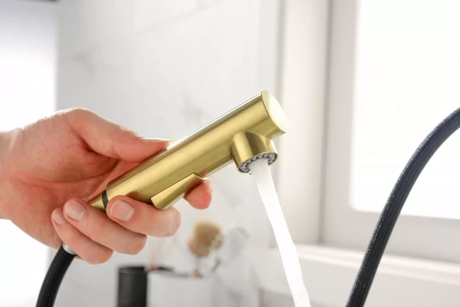 Смеситель Paulmark Neo латунный с поворотным изливом