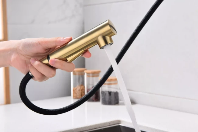 Смеситель Paulmark Neo латунный с поворотным изливом