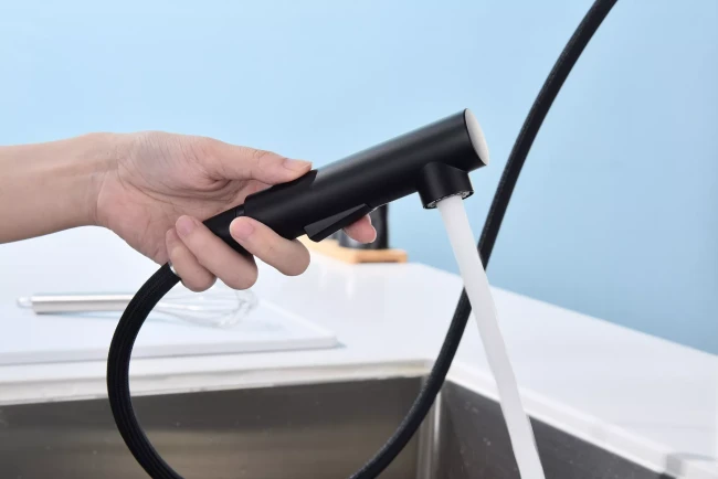 Смеситель Paulmark Neo латунный с поворотным изливом