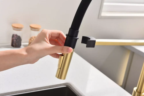 Смеситель Paulmark Halt поворотный светлое золото